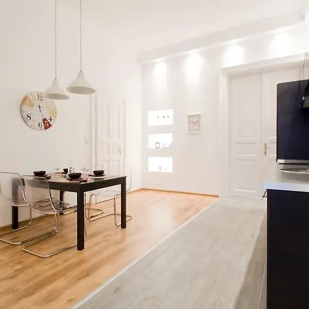 Downtown Rising Sun 104 Sq.m Apartment *